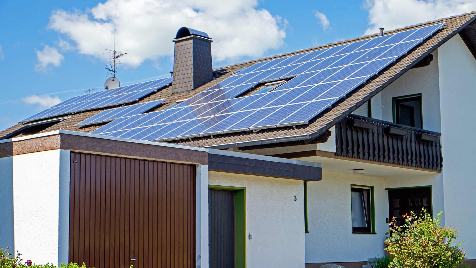 hogar con placas solares